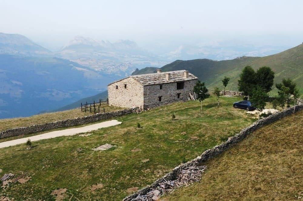 Ecological and self-sufficient cabin with unbeatable views. in Soba, Chaîne Cantabrique