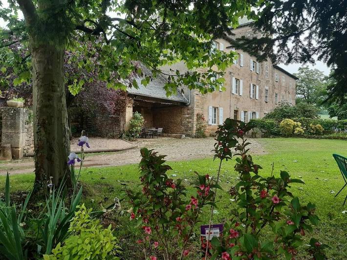 Location de vacances pour 10 personnes, avec vue et jardin à Cruéjouls