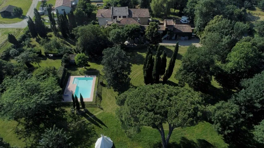 Alojamiento y desayuno para 15 personas, con piscina además de jardín y vistas, Familias con niños - 1