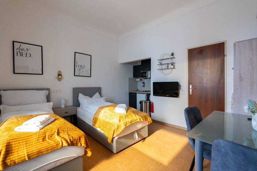 Ganze Wohnung, Quiet Studio • 2 Single Beds • Central • Netflix in Leoben, Lavanttaler Alpen