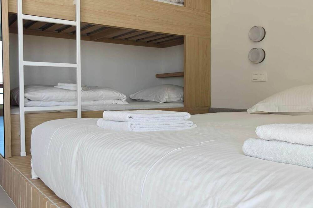 Geheel appartement, Studio Soetkin – Zeezicht & balkon aan het strand van Zeebrugge in Brugge, Belgische Kust