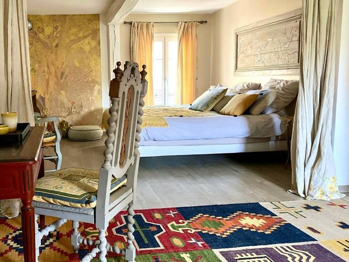 Gîte pour 3 personnes, avec jardin ainsi que terrasse et vue à Noyers - 2