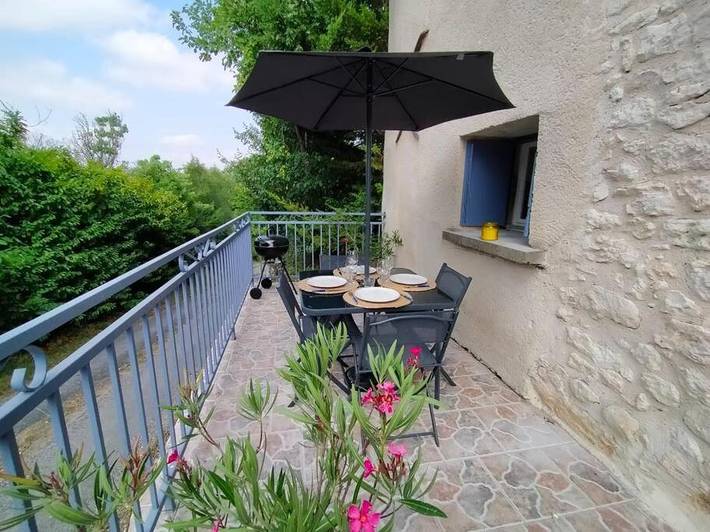 Gîte pour 4 personnes, avec terrasse ainsi que jardin et piscine à Valprionde - 3