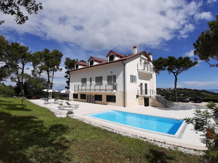 B&b per 3 persone, con Balcone e Terrazza nonché Giardino e Piscina a Ancona (Italia)