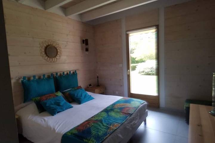 Villa pour 6 personnes, avec jardin ainsi que jacuzzi et terrasse, animaux acceptés dans l' Ain - 2