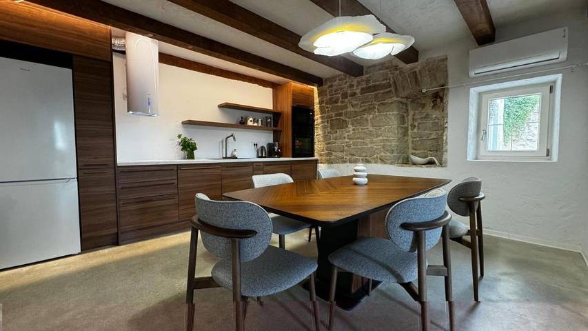Location de vacances pour 6 personnes, avec piscine et sauna ainsi que jardin et jacuzzi à Tinjan - 4