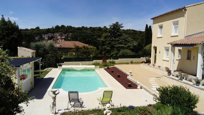 Chambre d’hôte pour 4 personnes, avec Terrasse et Jacuzzi ainsi que Jardin et Piscine