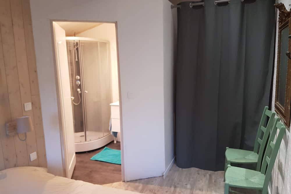 Entire apartment, Bassin d'Arcachon \"La Douiria\" quiet accommodation. in Biganos, Arcachon region