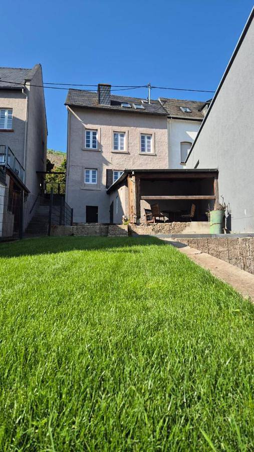 Ferienwohnung für 4 Personen, mit Terrasse und Garten sowie Ausblick in Zell (Mosel)