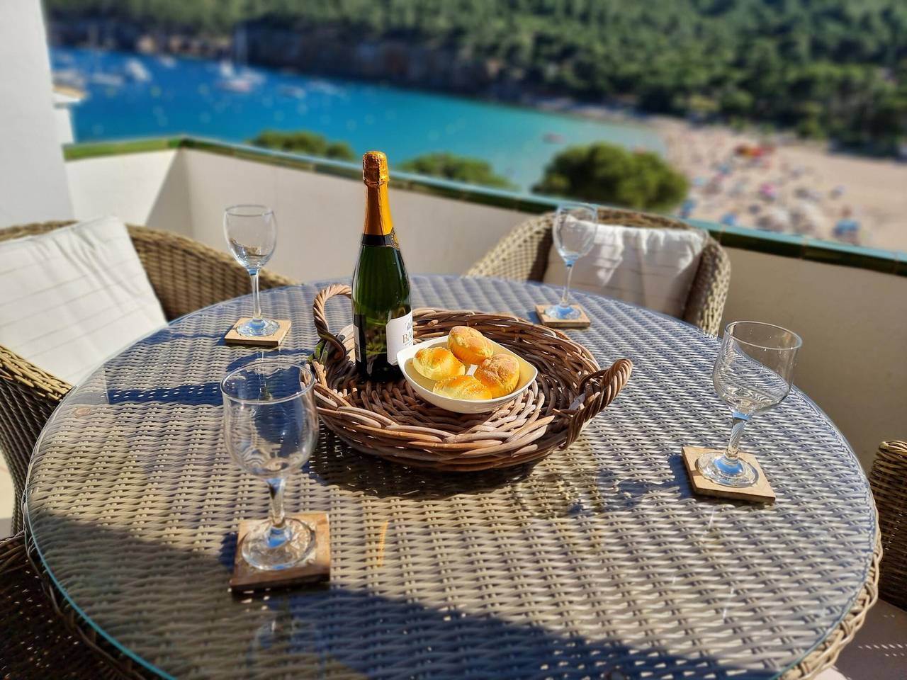 Entire apartment, Charming apartment 50m from Cala Montgó with 2 bedrooms and private parking in L'Escala in Punta Montgo, l'Escala