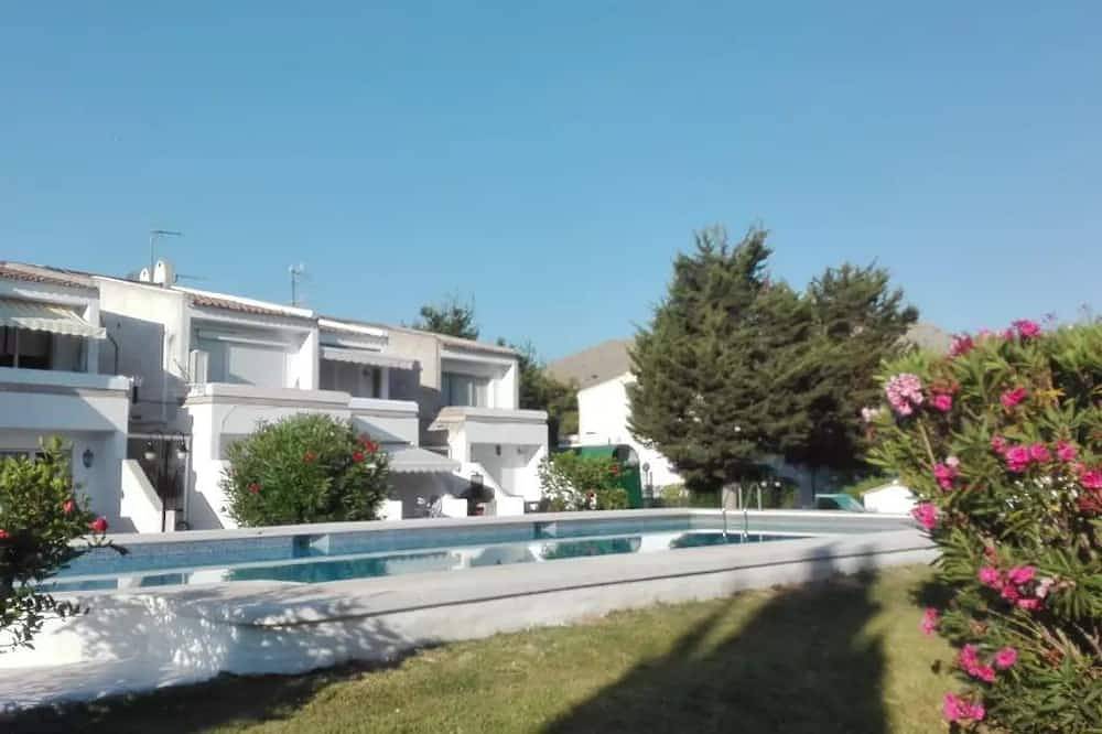 Entire apartment, Ground floor with garden and barbecue, 5 minutes from the beach in Alcúdia, North Majorca