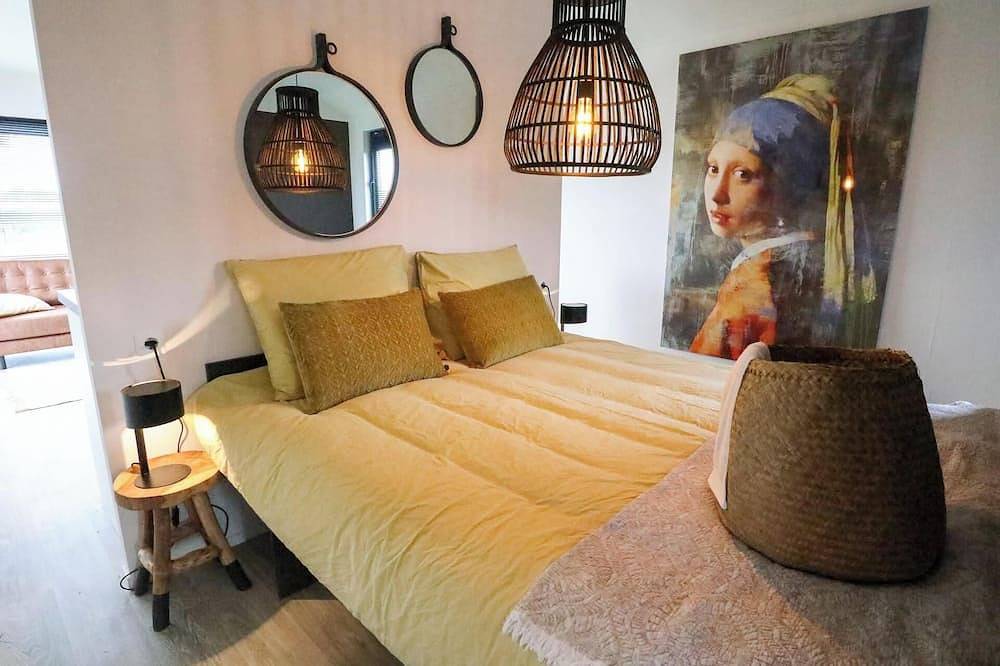 Chalet with 1 bedroom and a terrace in IJssel