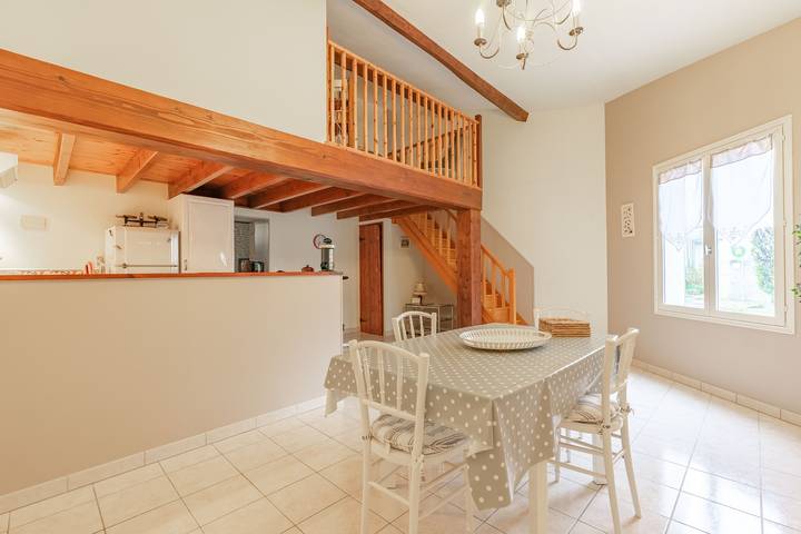 Gîte Les Hauts De L'estuaire con terraza privada, jardín privado y Wi-Fi in Boutenac-Touvent, Saintes region