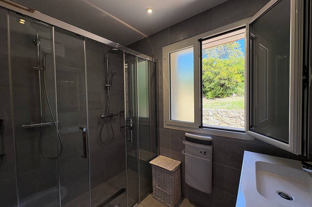 Magnificent villa with sunny private pool, near Bonifacio. in Figari, Sartène e dintorni