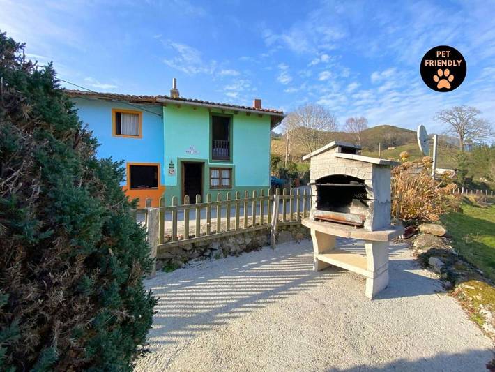 Casa rural para 3 personas, con jardín y terraza en Parres