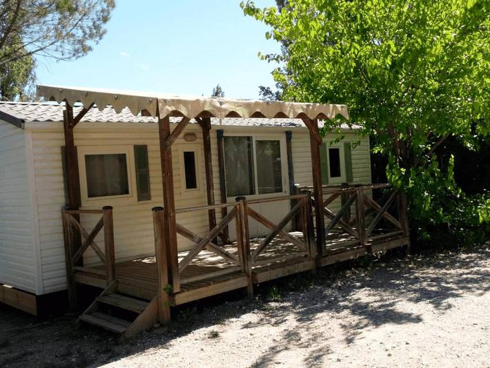 Camping pour 8 personnes, avec piscine et terrasse