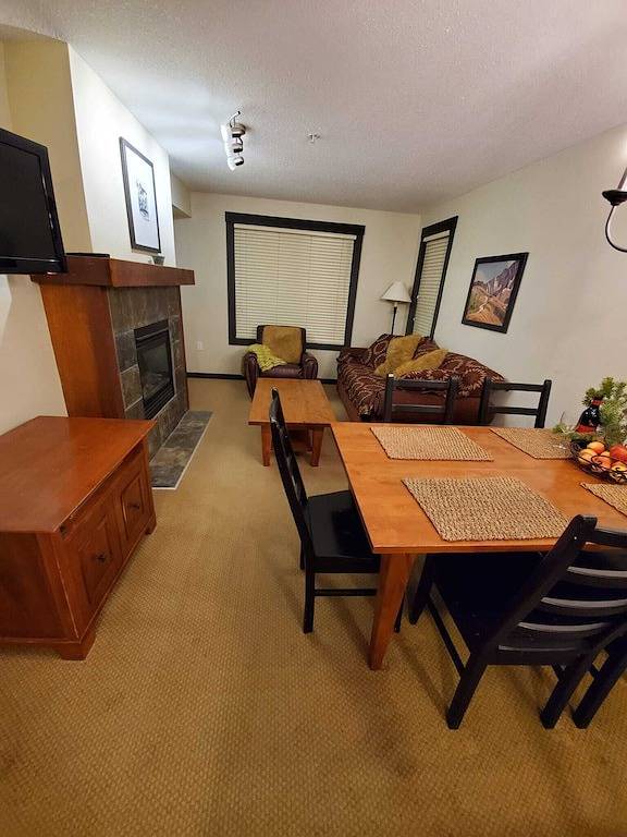 Ganze Wohnung, Upper village unit with access to the pools! in Panorama