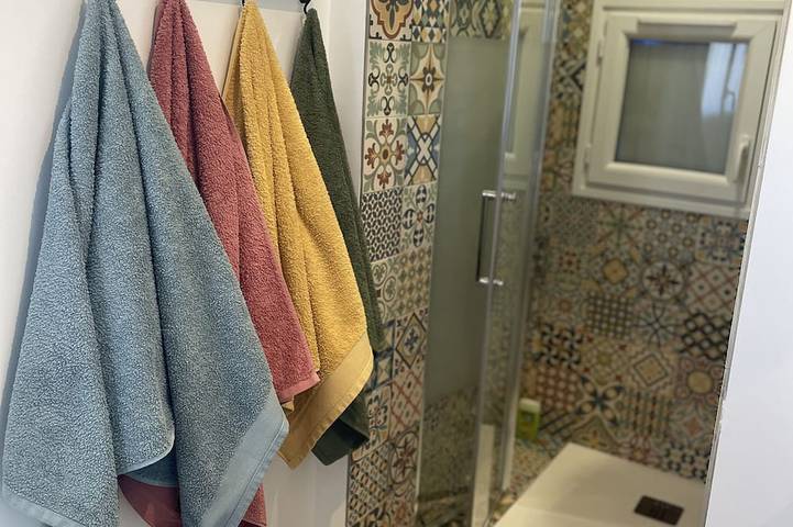 Location de vacances pour 4 personnes, avec terrasse ainsi que piscine et jardin à Le Revest-les-Eaux - 3