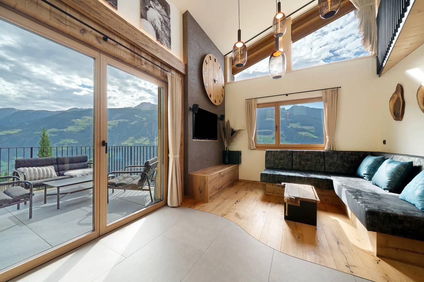 Chalet Bucher mit Whirlpool, Sauna und einen atemberaubenden Ausblick  in Vernuer, Riffian