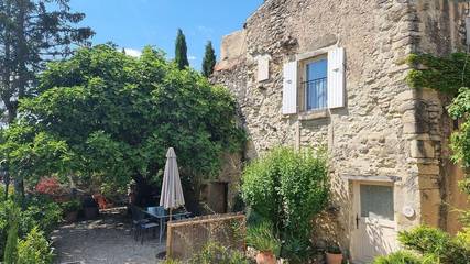 Gîte pour 2 personnes, avec terrasse ainsi que jardin et piscine à Montségur-sur-Lauzon