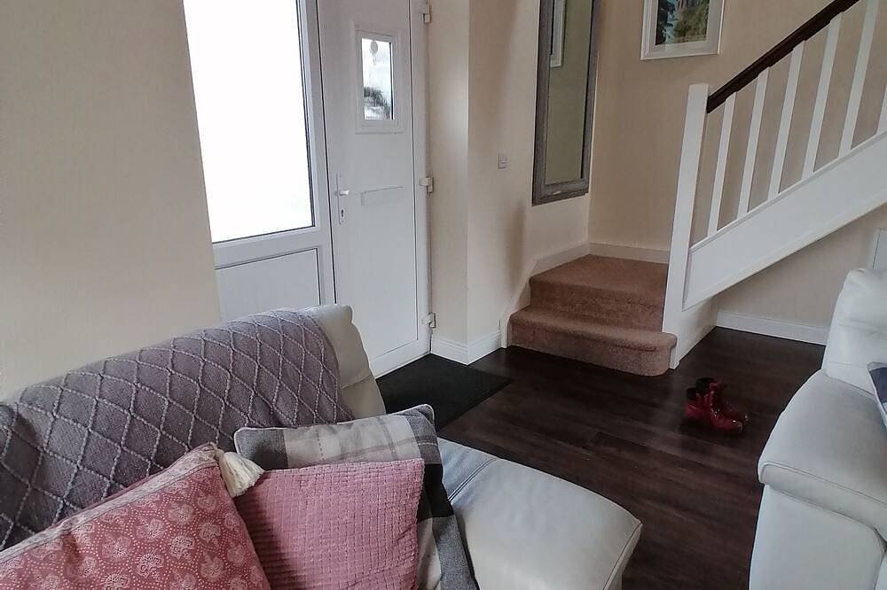 Charming 3-bedroom cottage in Dromineer, Lough Derg with Wifi in Nenagh, Lough Derg