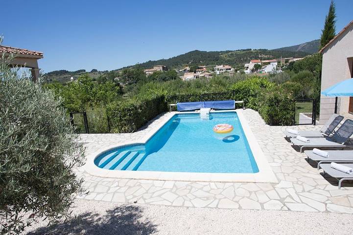 Location de vacances pour 6 personnes, avec jardin ainsi que terrasse et piscine à Félines-Minervois