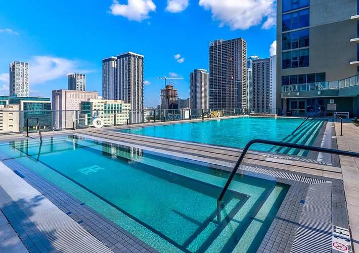 Location de vacances pour 2 personnes, avec piscine ainsi que balcon et jacuzzi à Miami