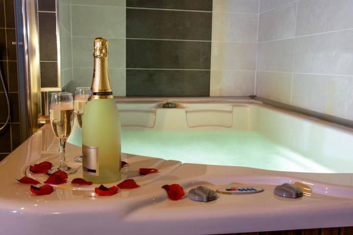 Casa rural para 2 personas, con jacuzzi además de sauna y terraza en Sierra de Gredos