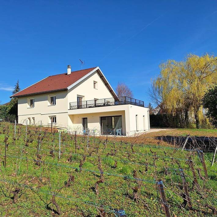 Gîte pour 8 personnes, avec terrasse et jardin à Montain (Jura)