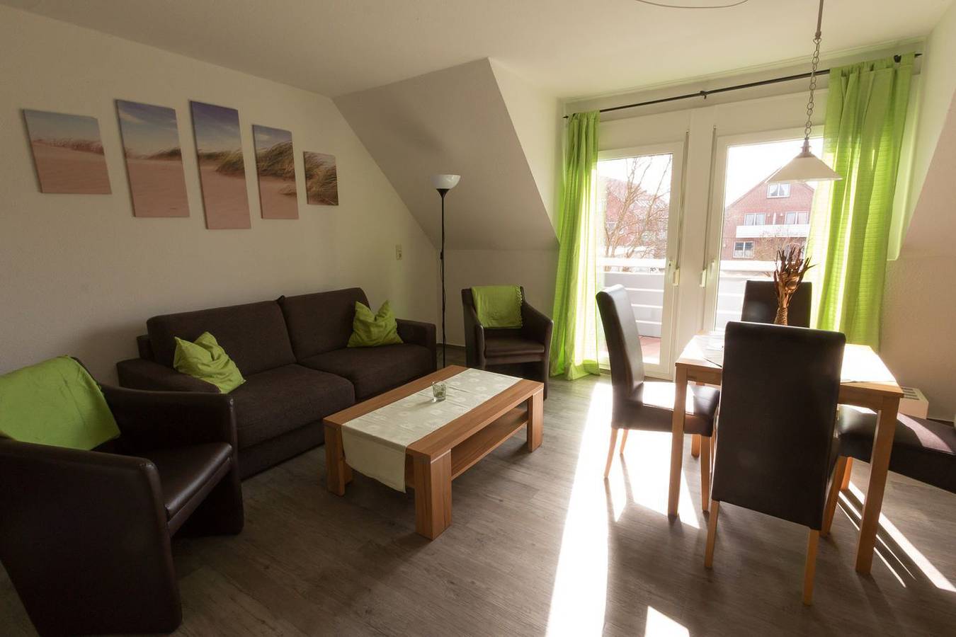 Ganze Wohnung, Dat Ferienhus Norddeich: Sonnige Og-Wohnung mit Süd-West Balkon in Norddeich, Norden und Umgebung