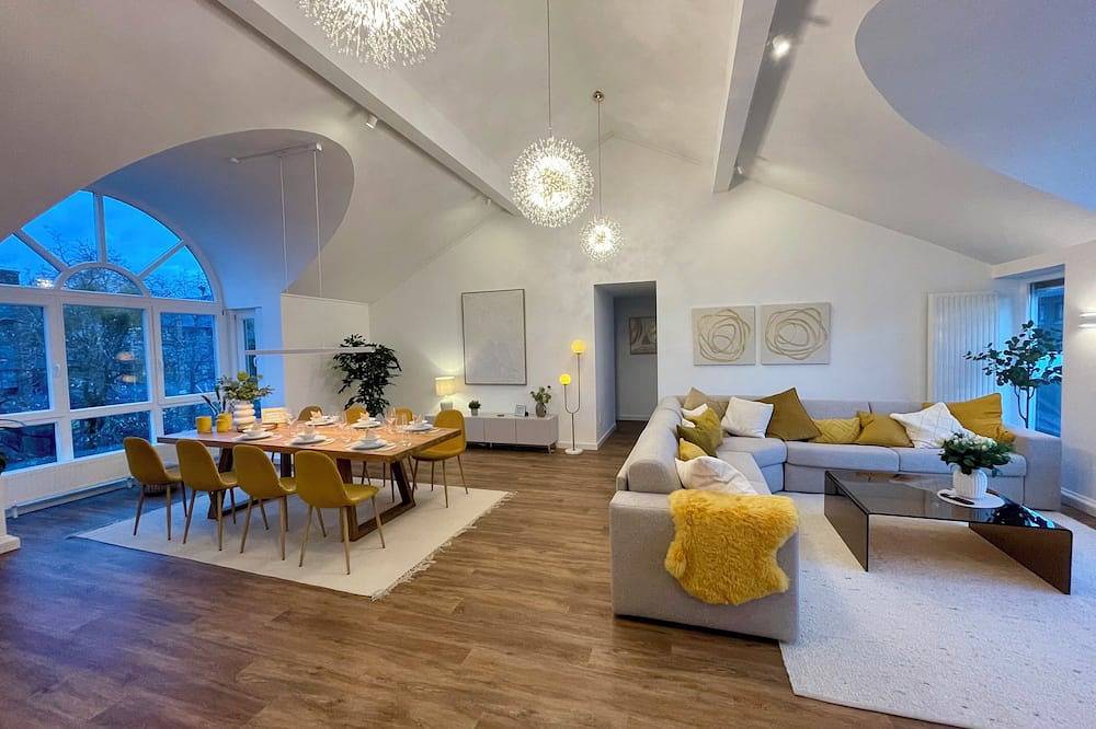 Ganze Wohnung, Münchener Penthouse mit Dachterrasse, Küche und Parkplatz im Stadtteil Moosach in München Moosach, München