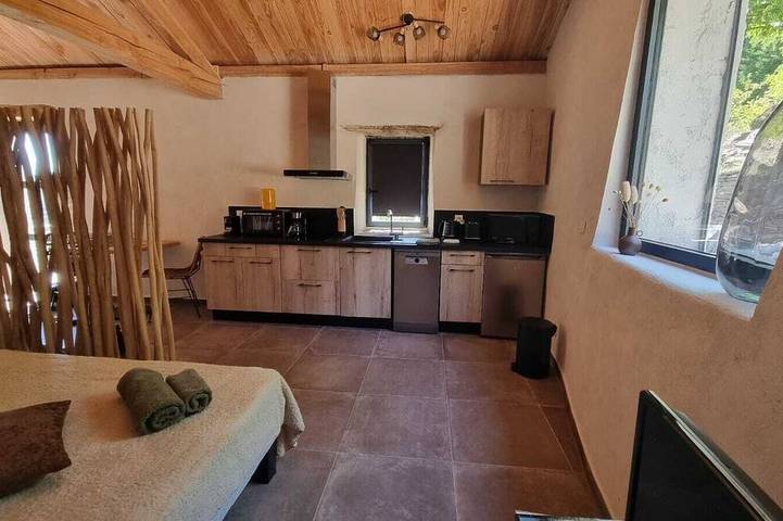 Gîte pour 2 personnes, avec terrasse à Saint-Julien-des-Points - 2
