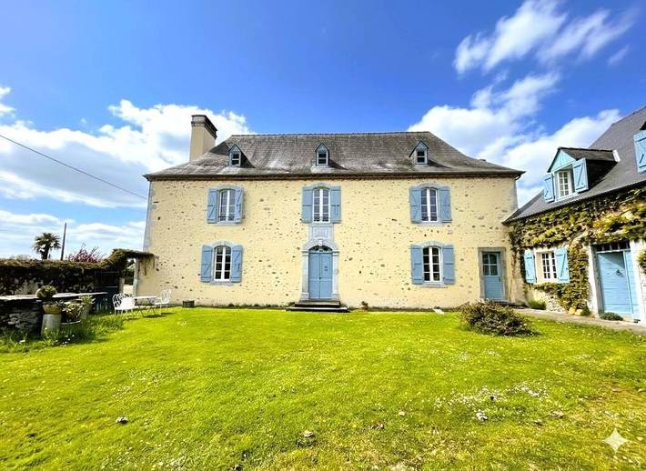 Gîte pour 9 personnes, avec terrasse et jardin dans Lucgarier