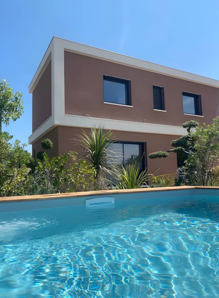 Holiday Home "Dream Nest with Jacuzzi" – Private Pool, Wi-Fi & Air Conditioning in Châteaurenard, Arles region