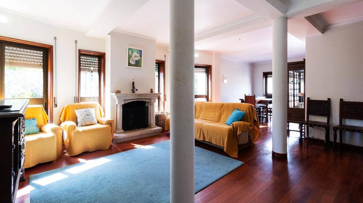 Four-Bedroom House in Aldoar, Oporto