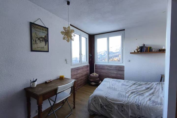 Ganze Wohnung, Le Sauze: Bright 60m² Flat near Slopes in Le Sauze, Enchastrayes