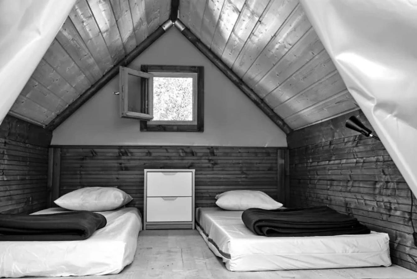 Zecamping 3 étoiles toboggans locatif Bbq 5m2 2 pers in Chézery-Forens, Parc naturel régional du Haut-Jura