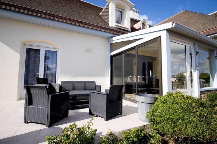 Room 'Bayeux' with Shared Garden and Wi-Fi in Saint-Côme-de-Fresné, Bayeux region