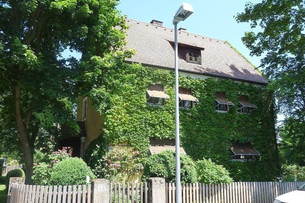 Ganze Wohnung, Liebevoll eingerichtete Ferienwohnung für 2 Personen (70qm) mit Balkon in Waldsassen, Ostbayern