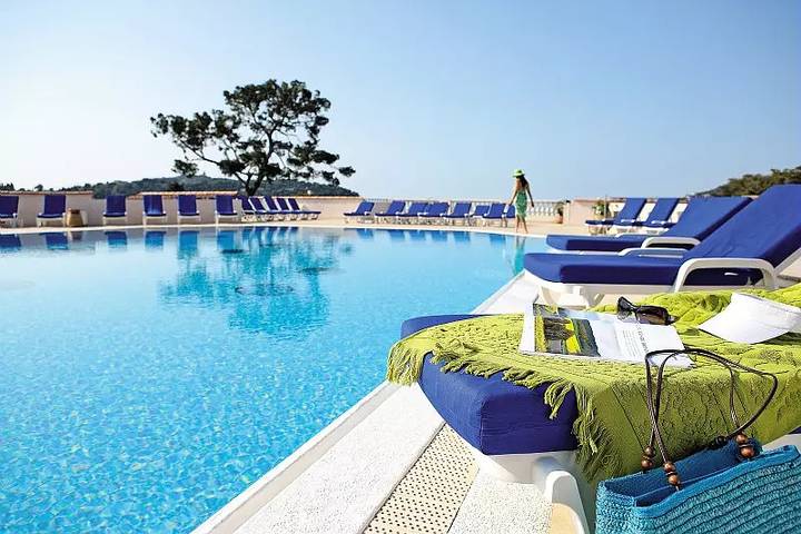 Gîte pour 5 personnes, avec terrasse ainsi que vue et piscine à Villefranche-sur-Mer - 2