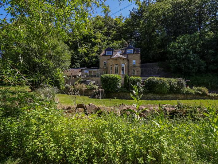 Log cabin for 12 people in West Yorkshire