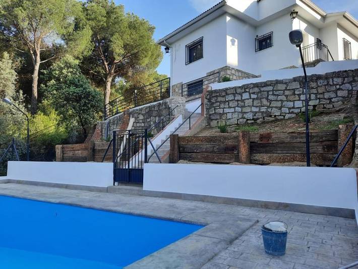Apartamento para 7 personas, con Terraza y Jardín además de Piscina y Vistas en Andújar