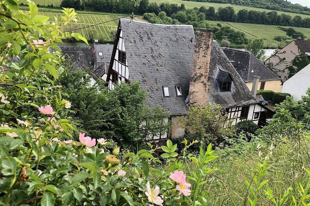 Entire apartment, Living in a listed Winzerhof, Stylish Galeriewohnunge in Merl, Zell (Mosel)