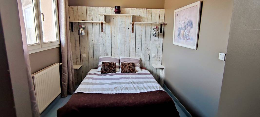 Gîte pour 4 personnes, avec terrasse ainsi que piscine et jardin, animaux acceptés à Peyreleau - 3