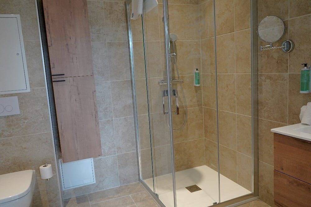 Entire apartment, Studio Deux Personnes à Villeneuve-lès-avignon, à 5 Minutes du Palais des Papes in Villeneuve-lès-Avignon, Nimes region