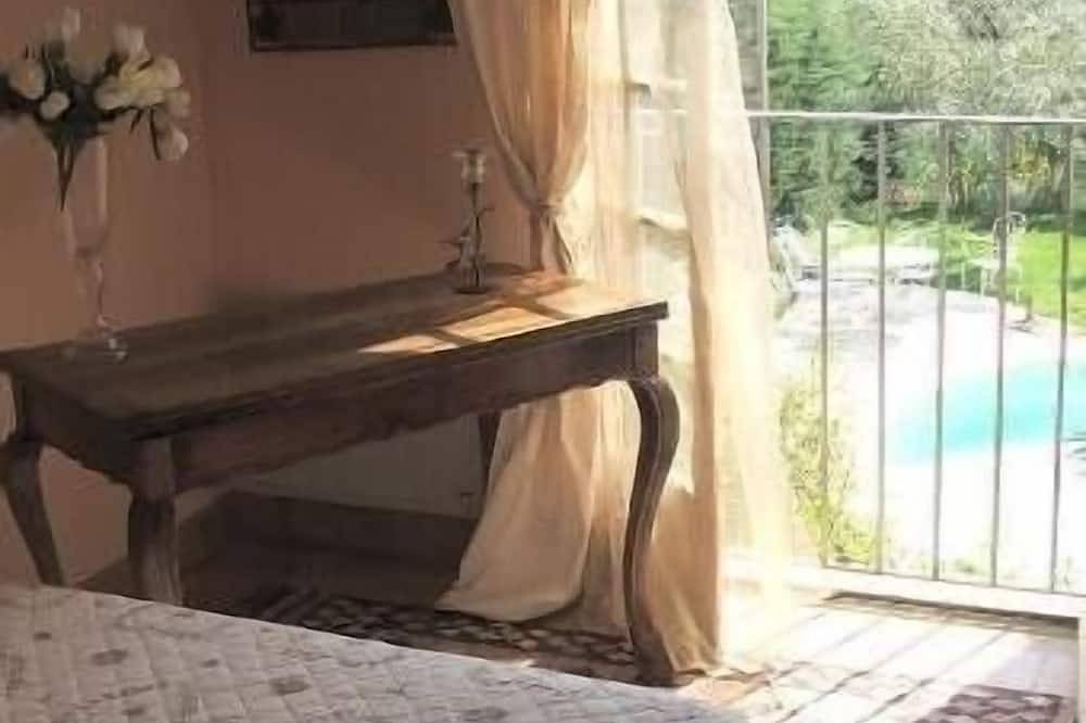 Encantadora villa con piscina, Aviñón, 6 personas, gran jardín mediterráneo. in Villeneuve-lès-Avignon, Region de Nimes