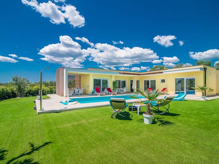 Ferienhaus für 6 Personen, mit Pool und Garten