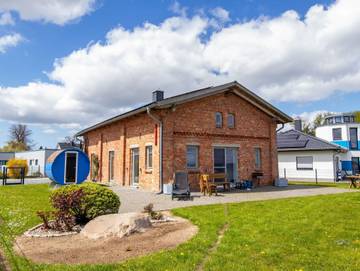 Ferienhaus für 7 Personen, mit Garten und Seeblick sowie Sauna und Ausblick, mit Haustier am Greifswalder Bodden