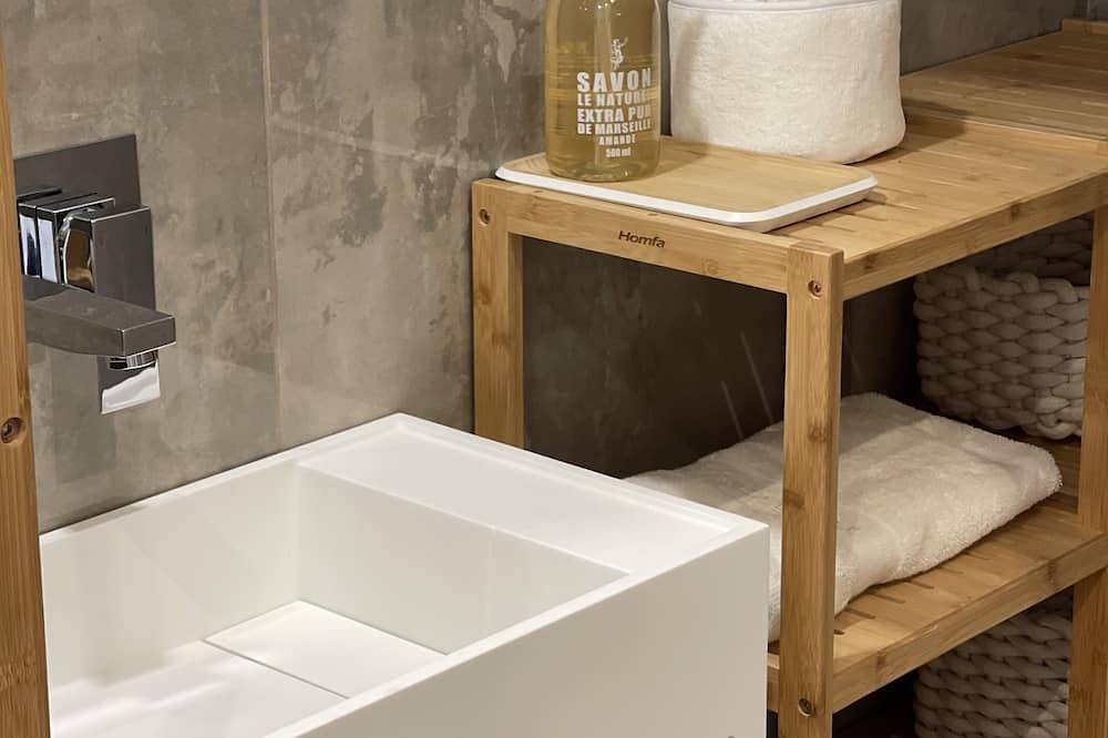 Entire apartment, Studio Idéal Pour un Couple à 100m D'une Rivière in Bagnols-sur-Cèze, Nimes region