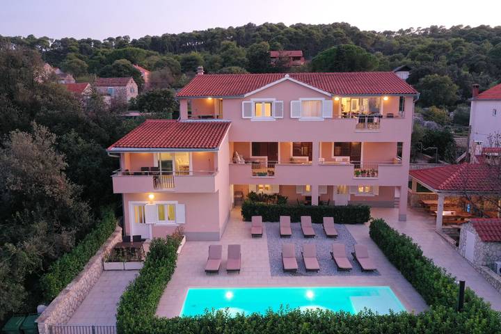 Ferienwohnung für 4 Personen in Tkon